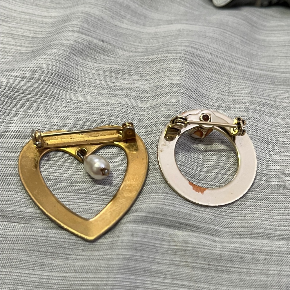 Chic Gold Heart and Circle Brooch Set with Pearl Accent - Picture 3 of 8